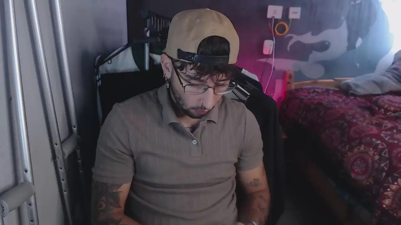 Offline dereck_dickson on Cam4