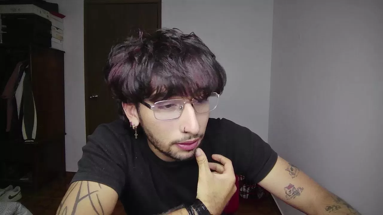 Offline dereck_dickson on Cam4