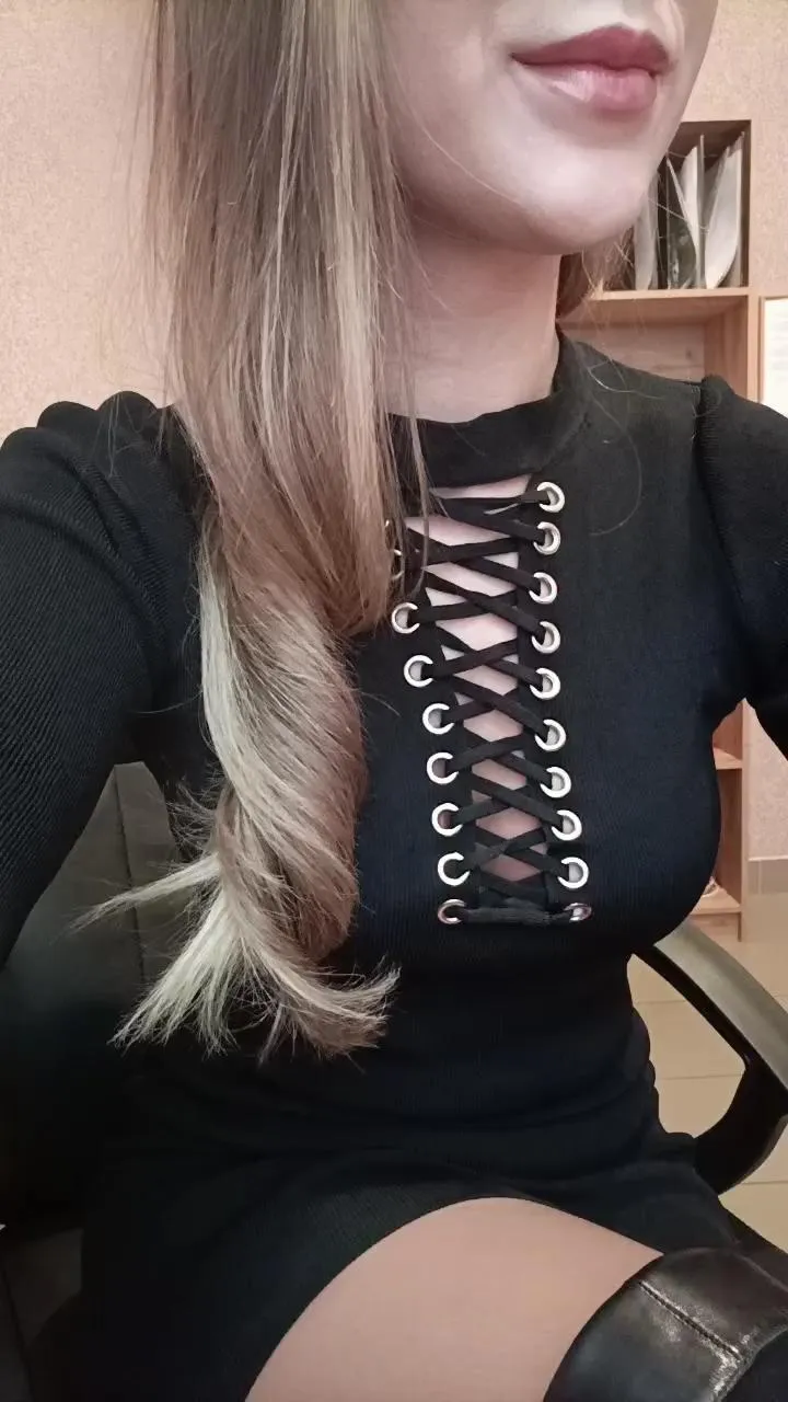 Offline dzinblondi on Cam4