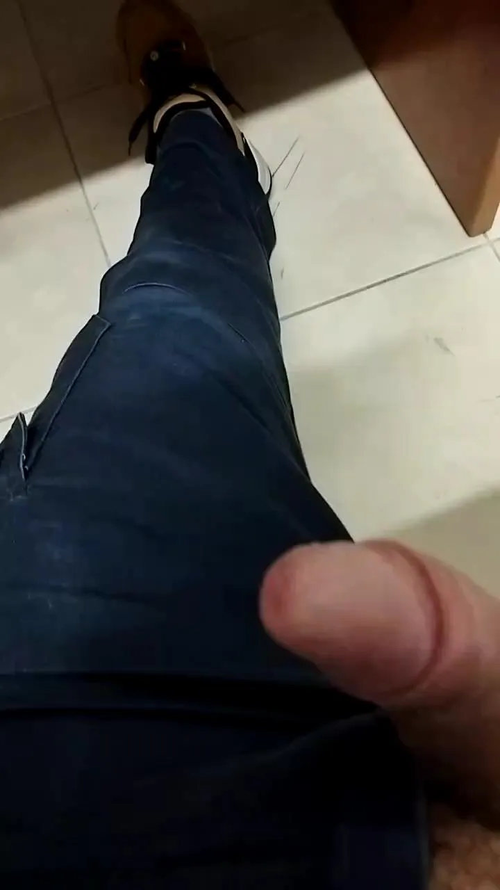 Offline electricman2024 on Cam4