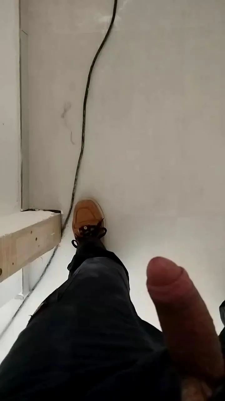 Offline electricman2024 on Cam4