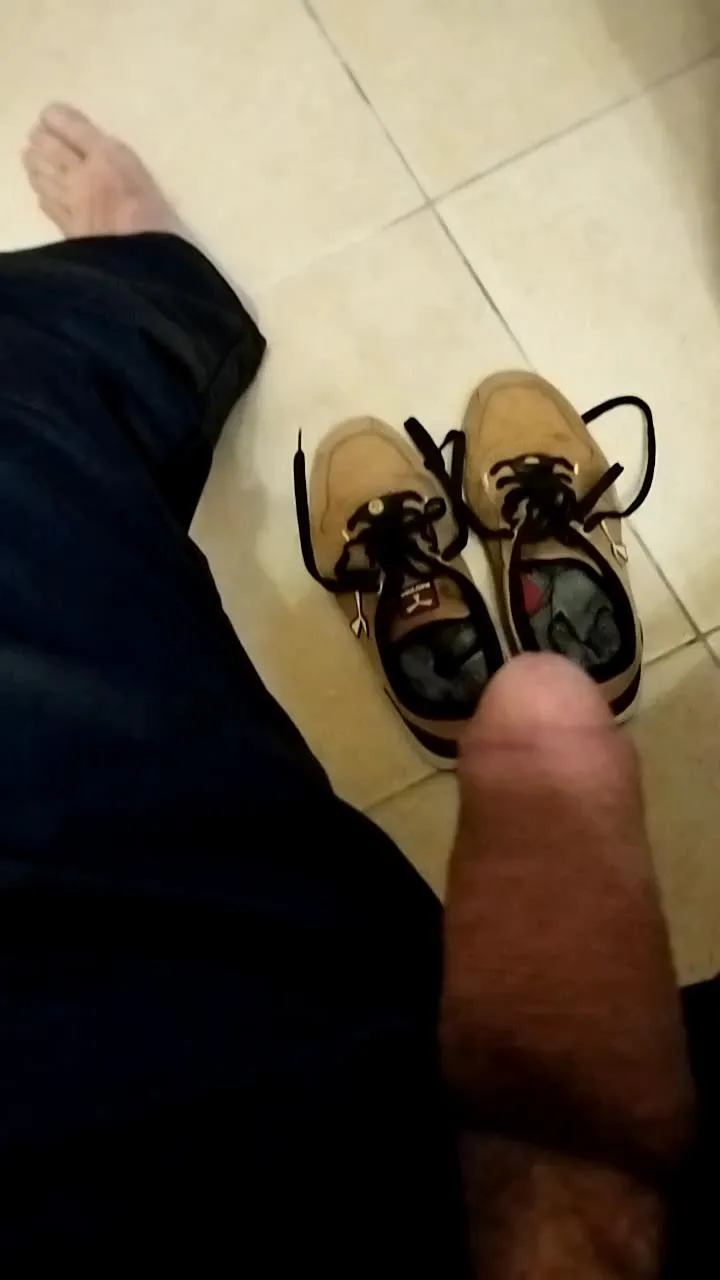 Offline electricman2024 on Cam4