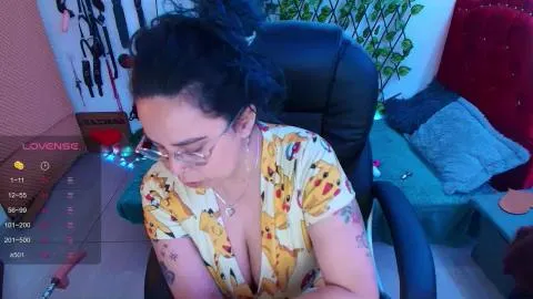 Elektra_323 on Cam4 