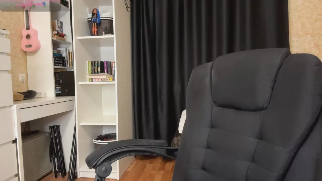 Offline ElfriedaKeef on Cam4