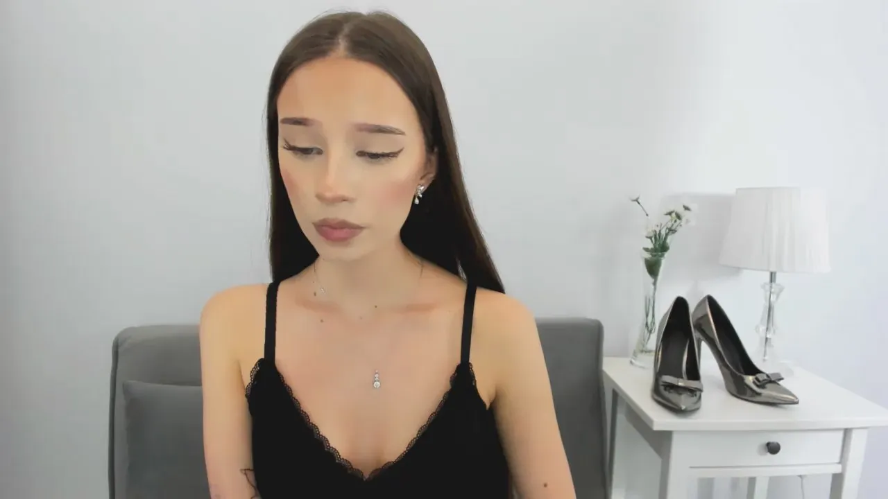 Offline EmilyActive on Cam4