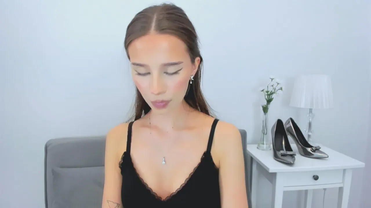 Offline EmilyActive on Cam4