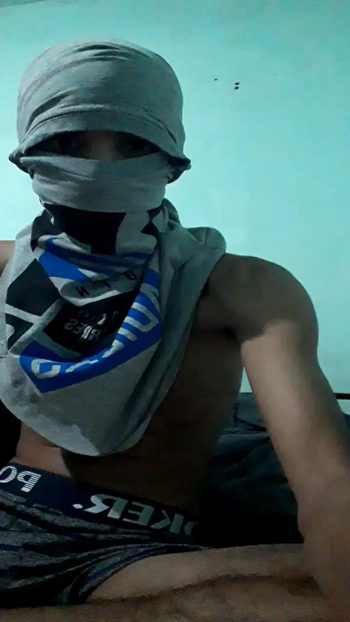 Offline encoxador19 on Cam4