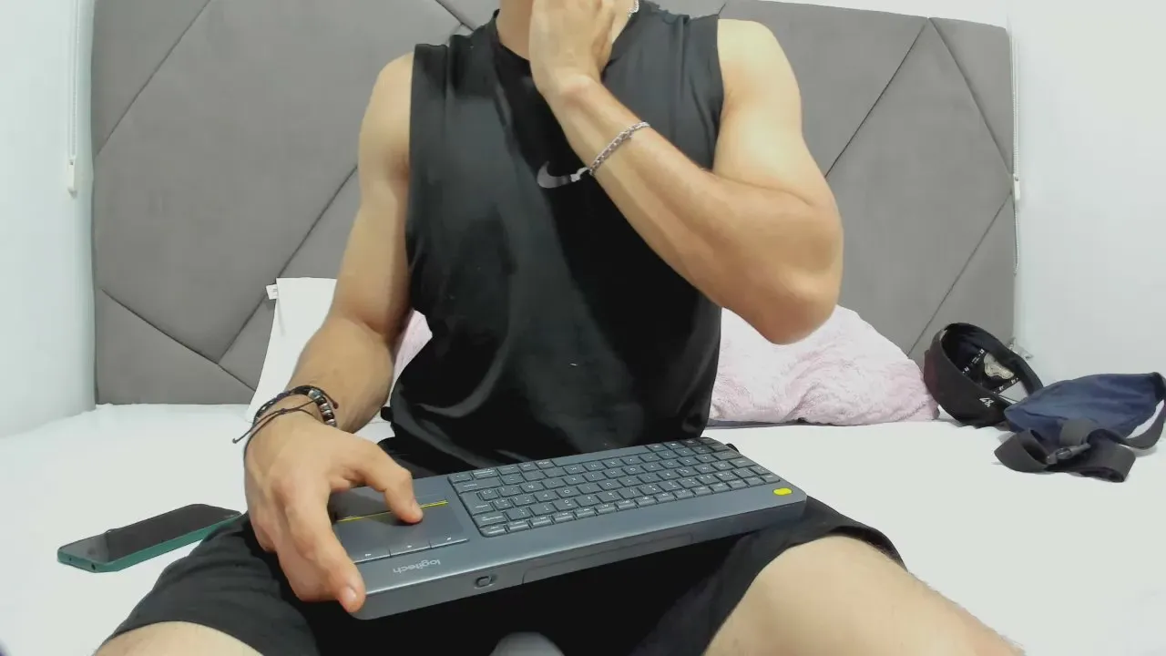 Offline erotik00 on Cam4