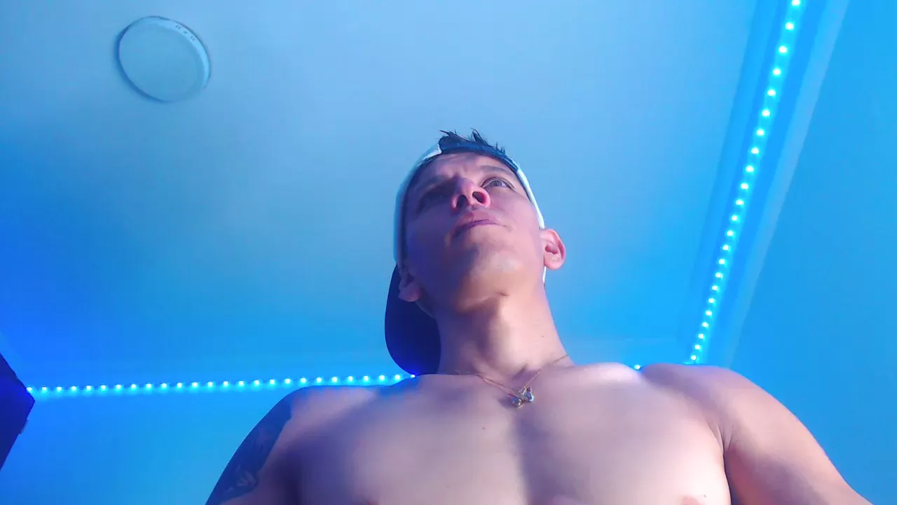 Eugy_dirty2022 on Cam4