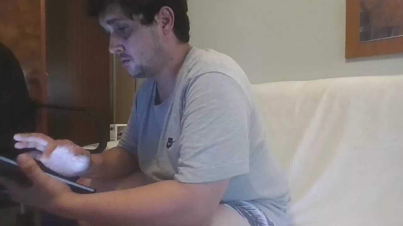 Offline fox_hood_sexy on Cam4