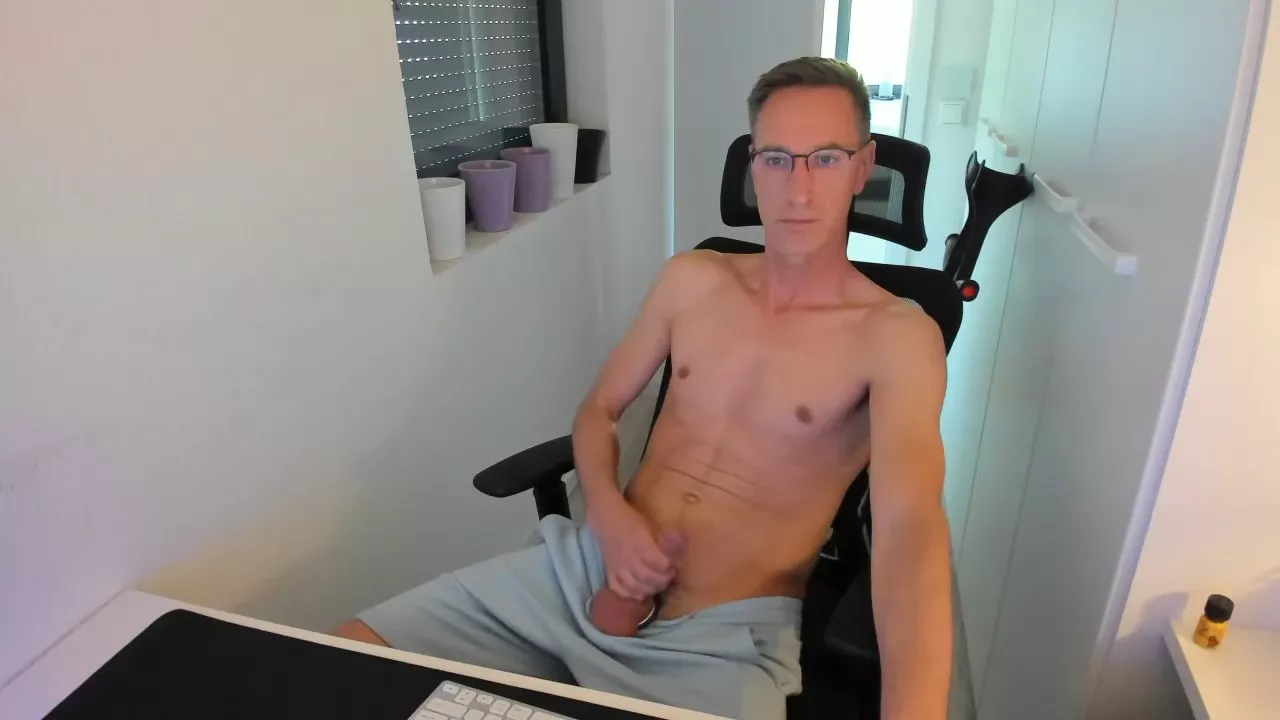 Offline ger_gayman1983 on Cam4