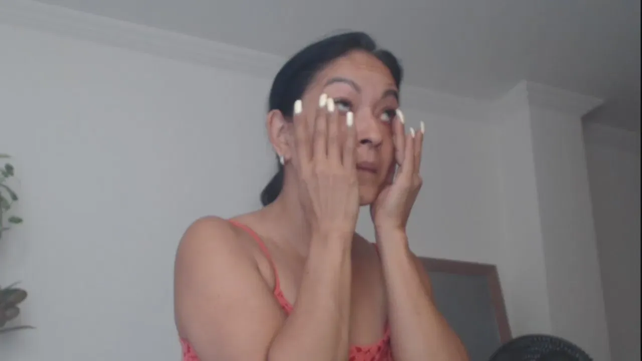 GOLDENBOOTY —  #striptease #pee #blowjob #pussy #anal #spanking #feet