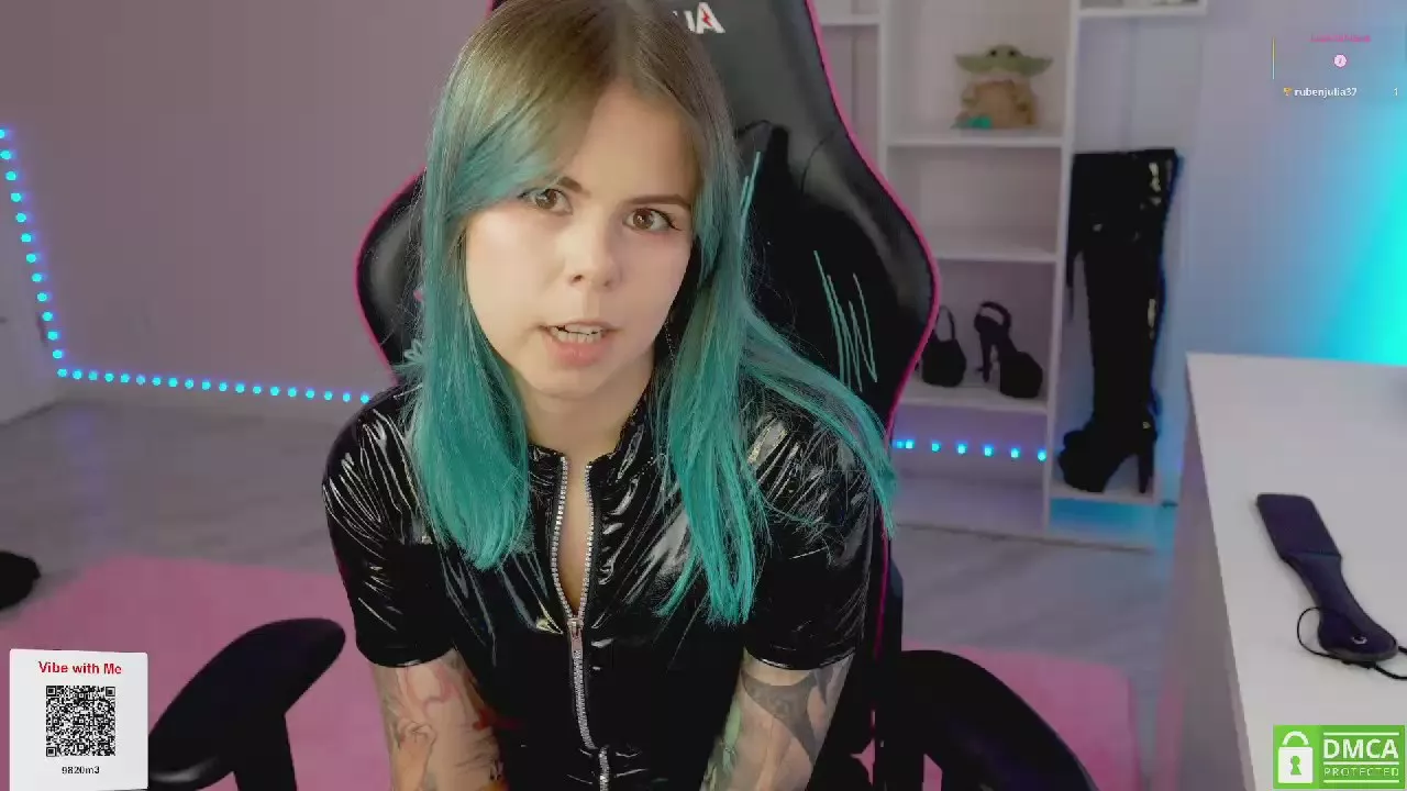 Hellokittyalice on Cam4 