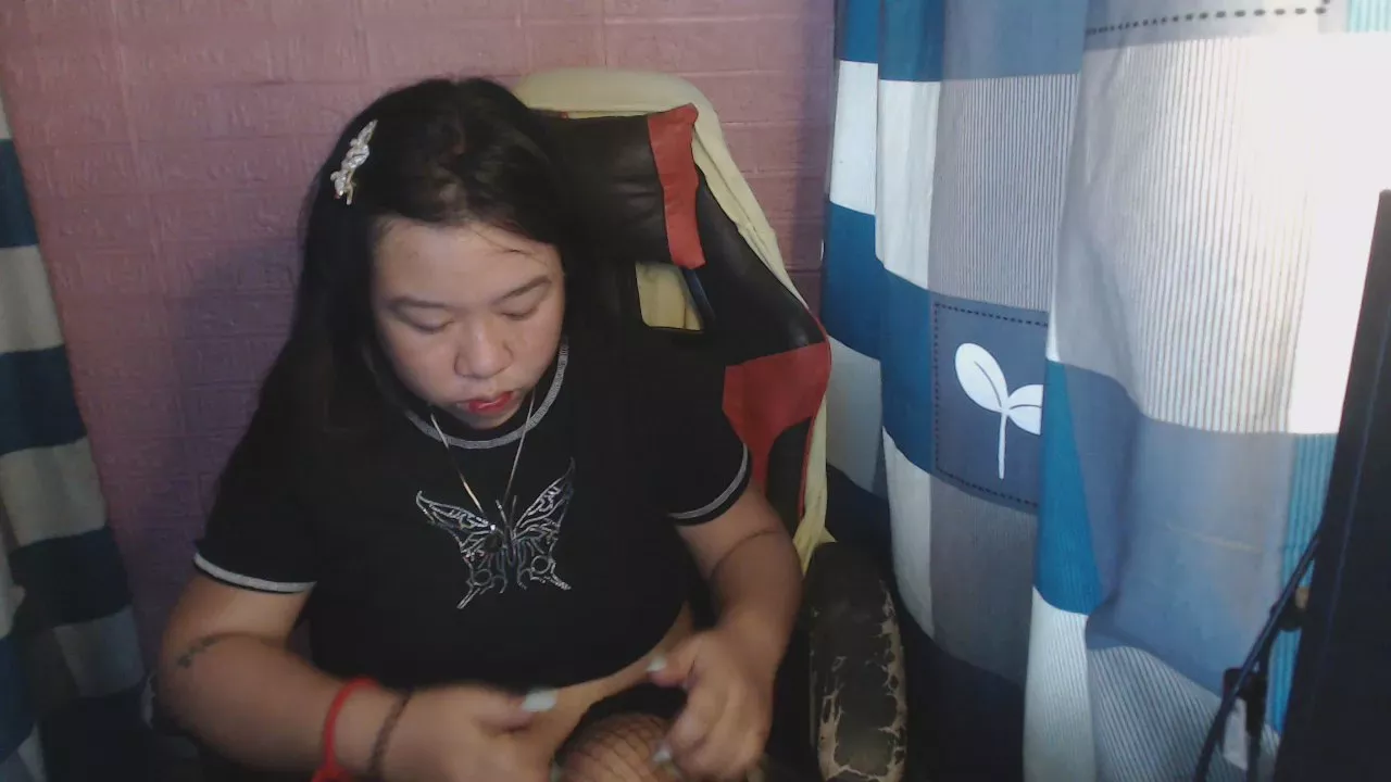 Offline holy_phoebe24 on Cam4