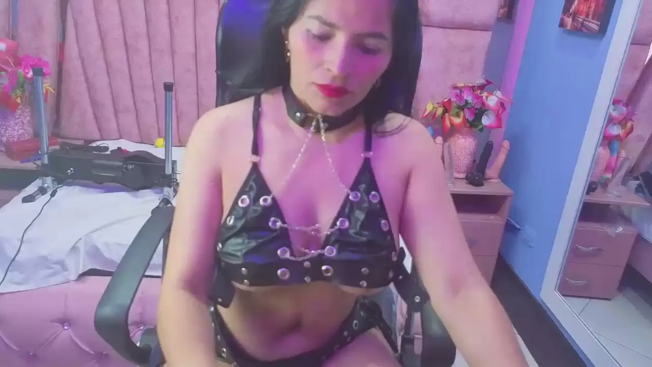 Offline hornyskinny26 on Cam4