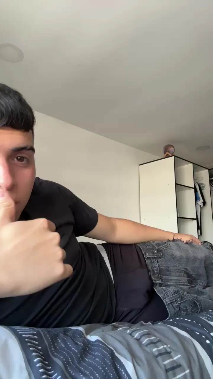 Offline Hot19a on Cam4