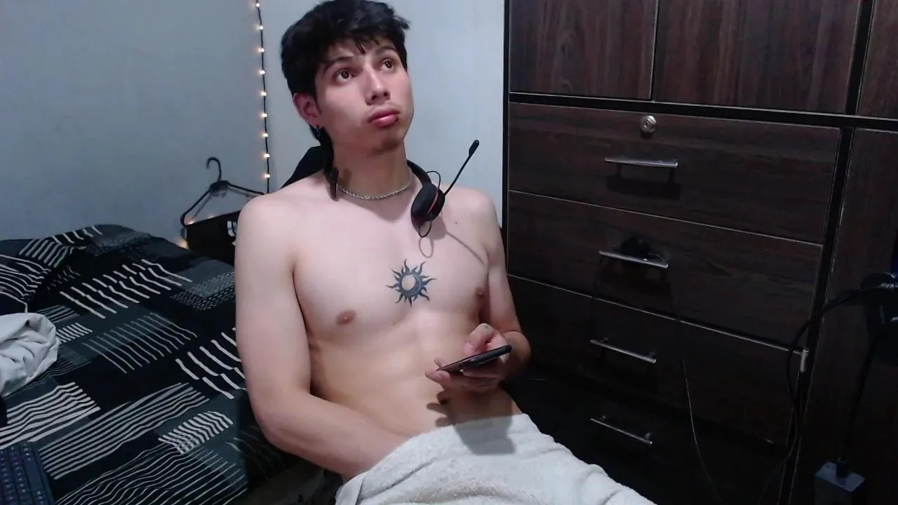 Offline Hot_Couple_21K on Cam4