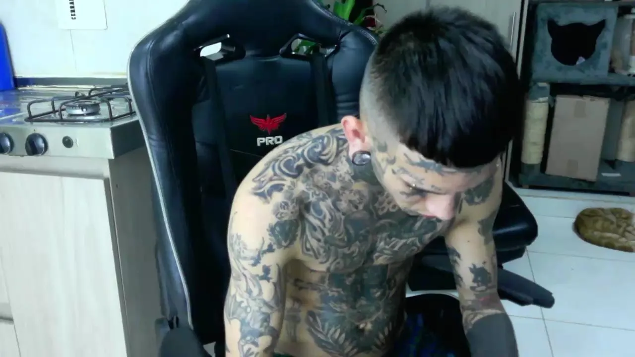 Offline Hot_tattoo_ on Cam4