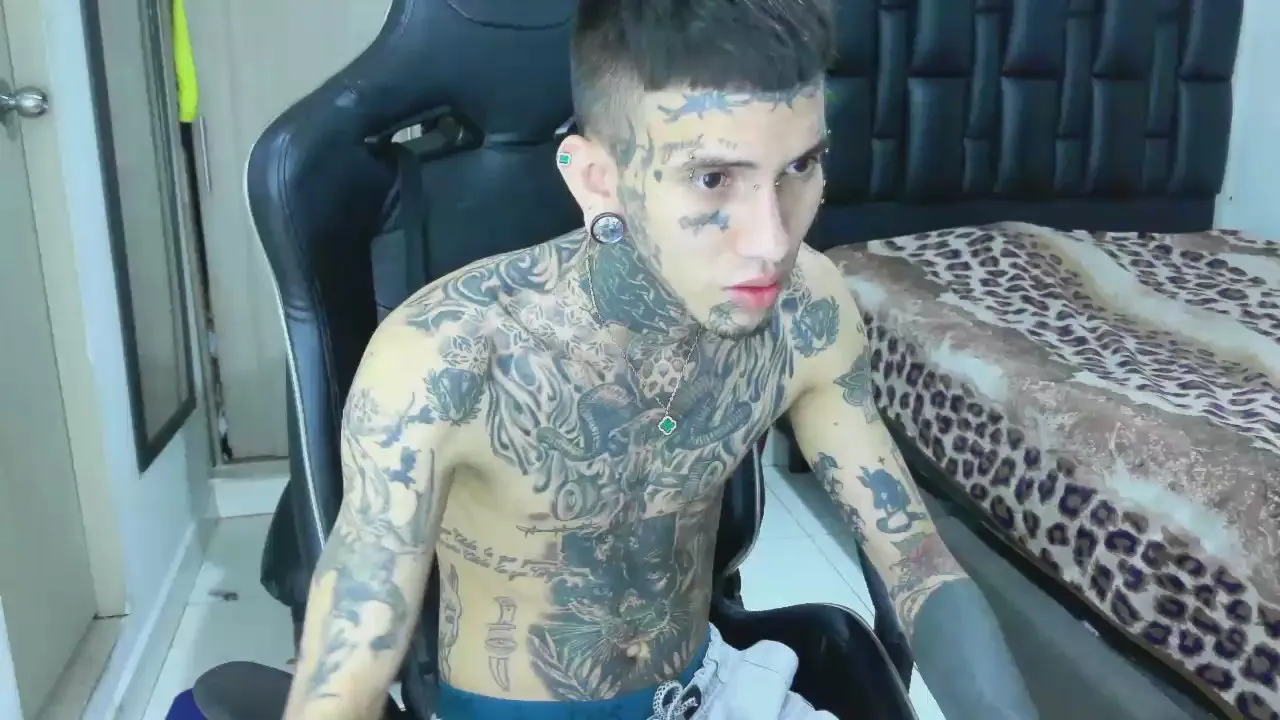 Offline Hot_tattoo_ on Cam4