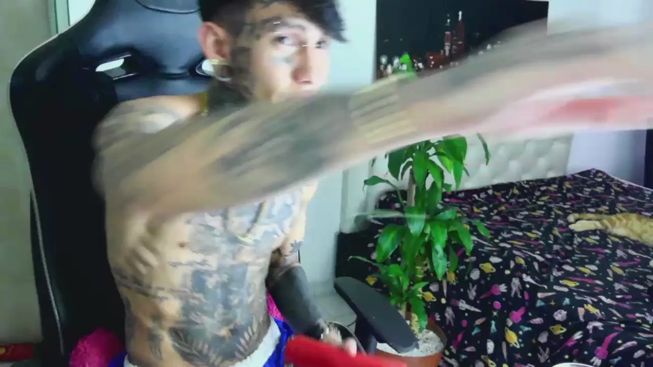 Offline Hot_tattoo_ on Cam4