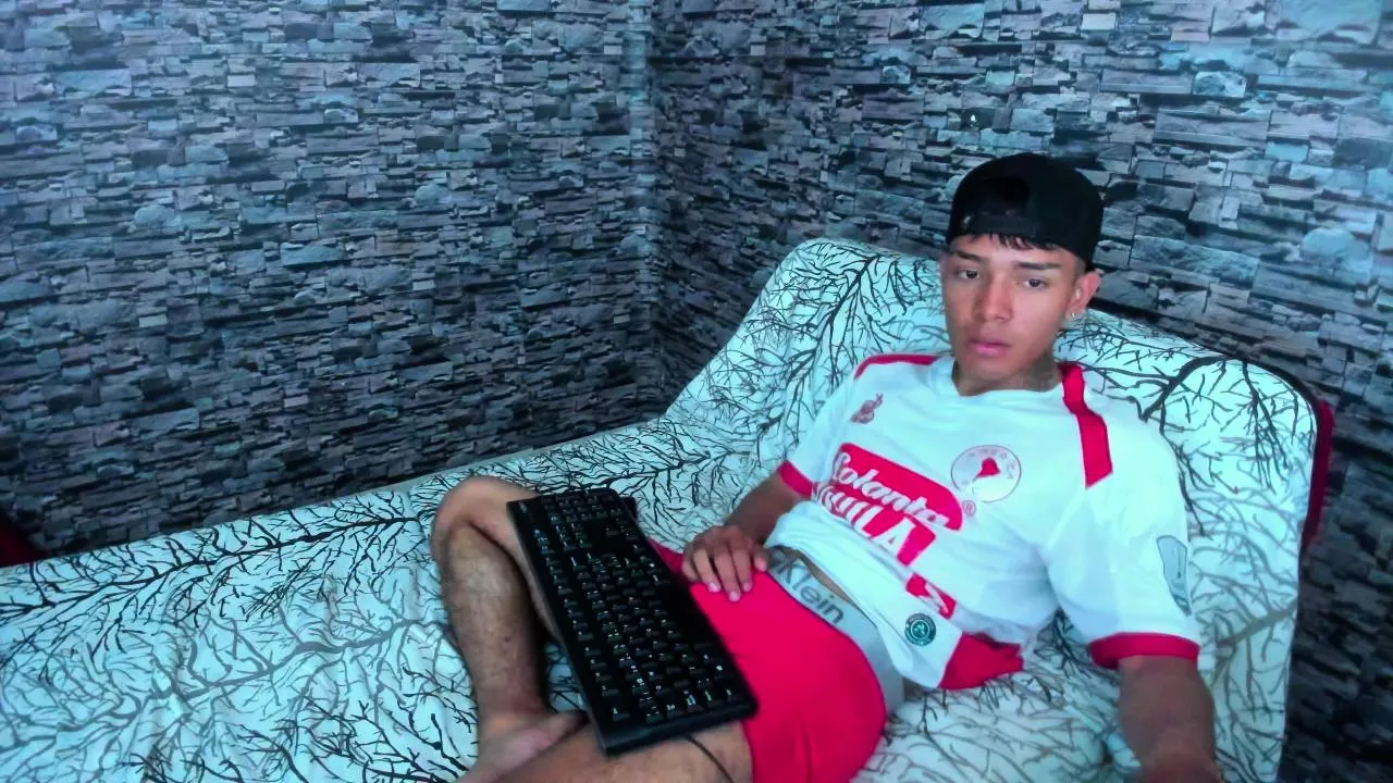 Offline Hunter_Booy on Cam4