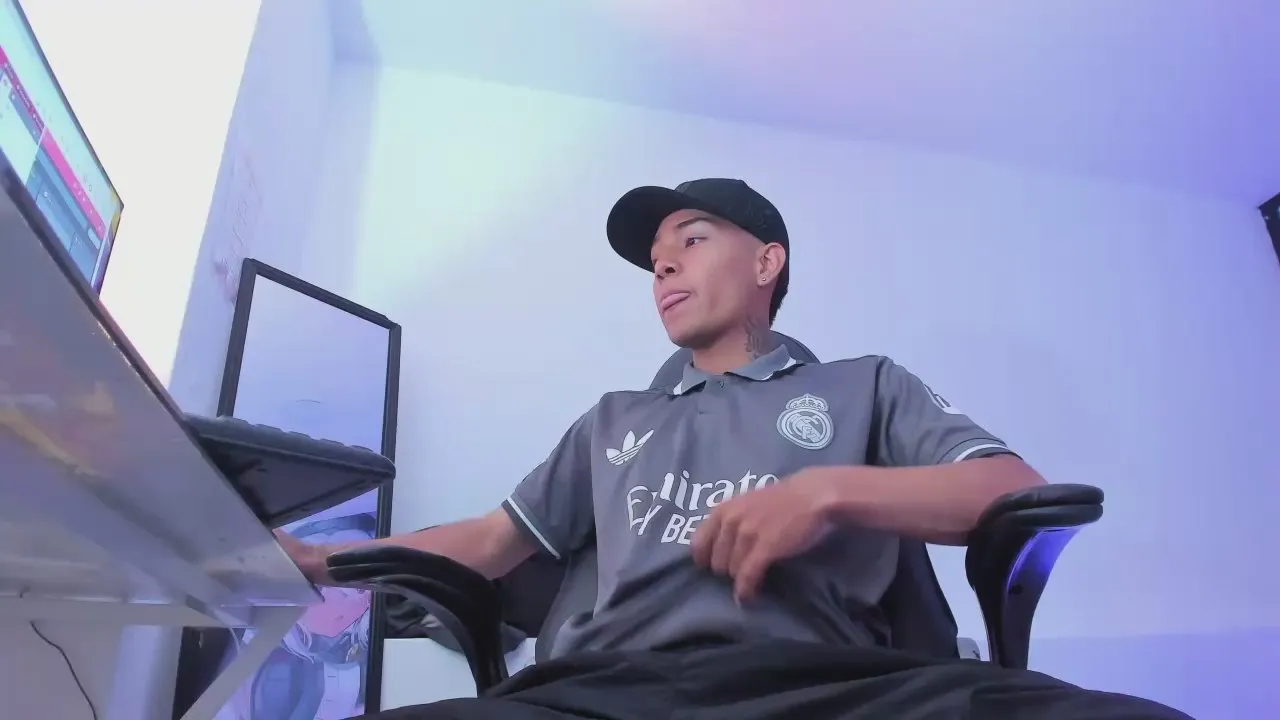 Offline Hunter_Booy on Cam4