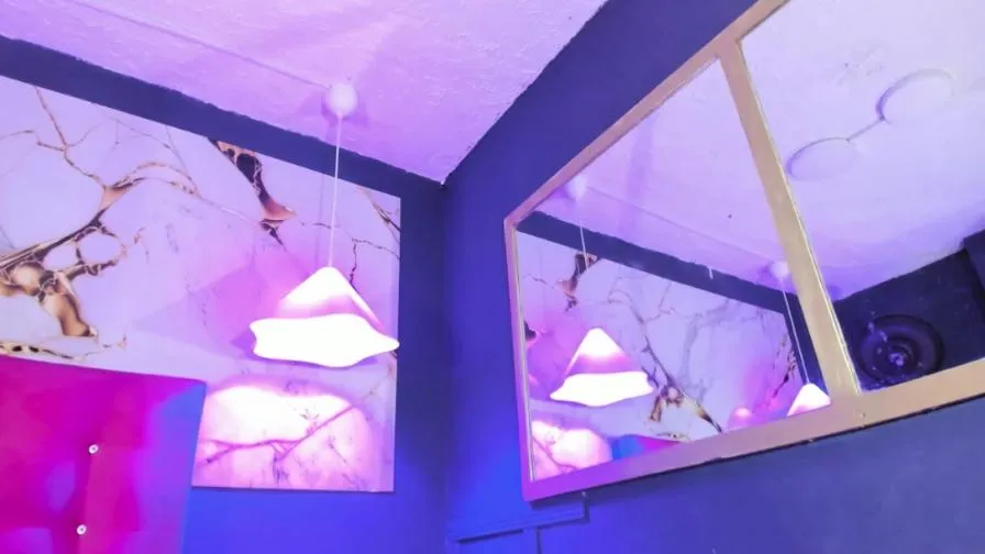 isabella_lovest on Cam4