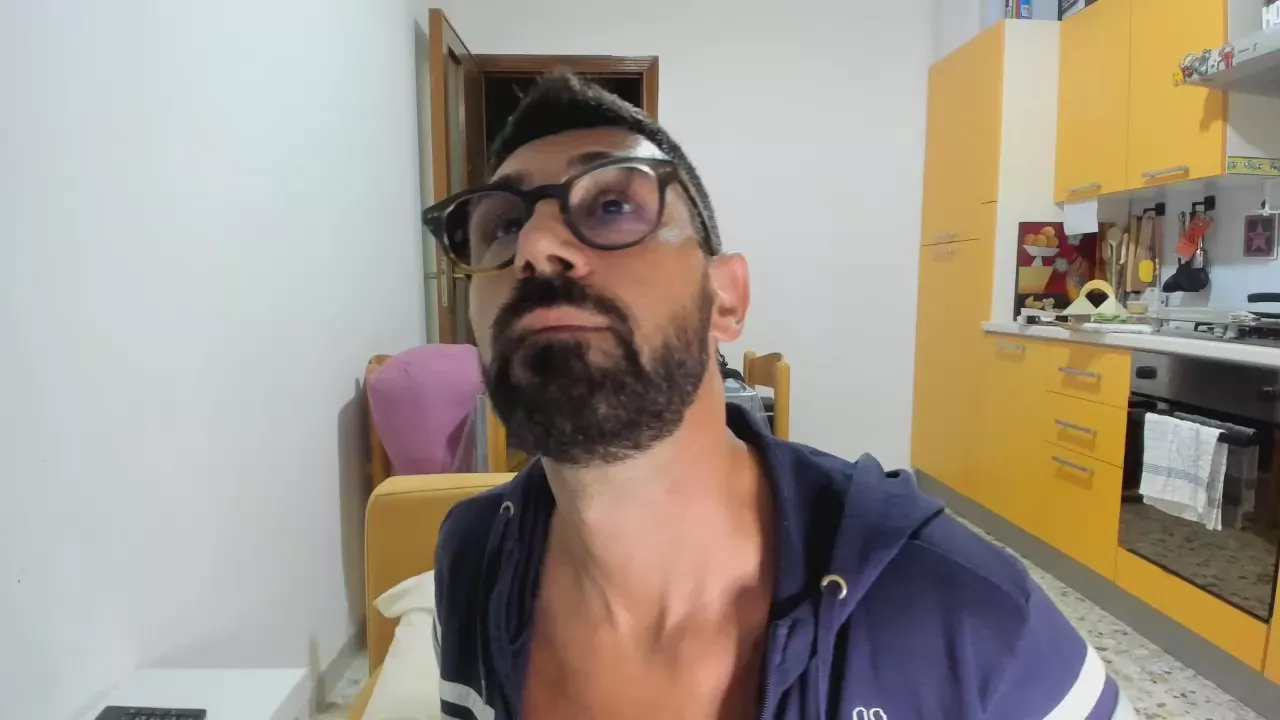 Offline italysexyman on Cam4