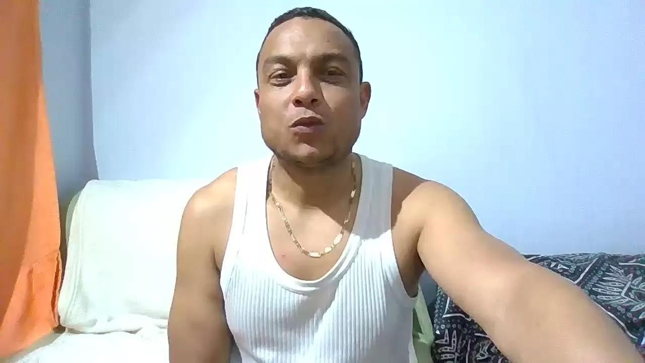 Offline Juanchovergon22 on Cam4