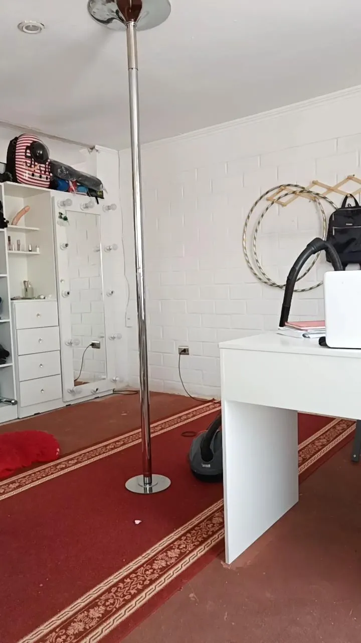 Offline KalosGyne on Cam4