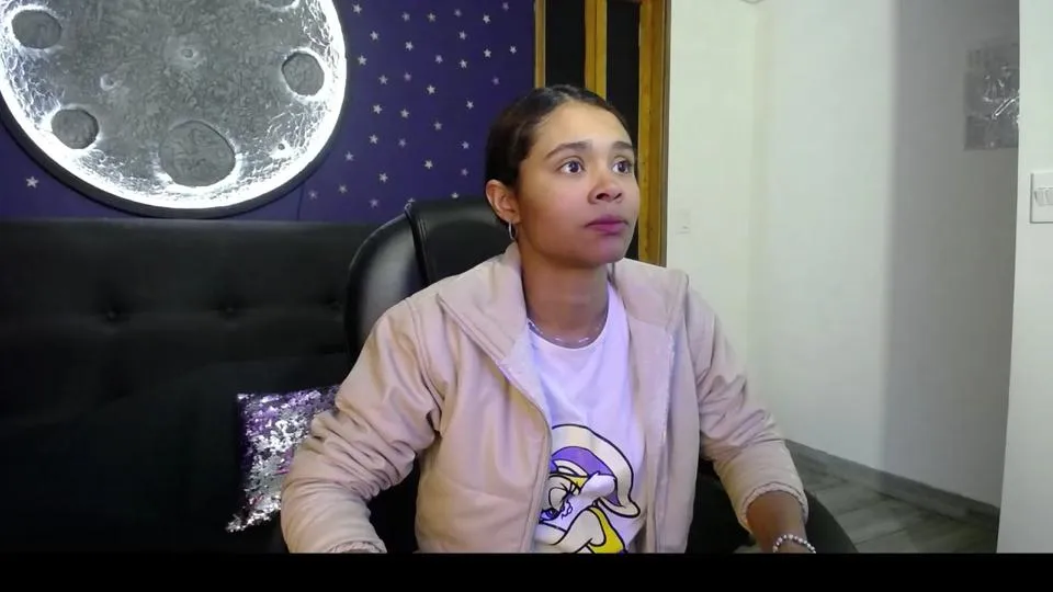 kristall_06 —  #smoke #masturbation #striptease #bigass #C2C #spanking #pussy