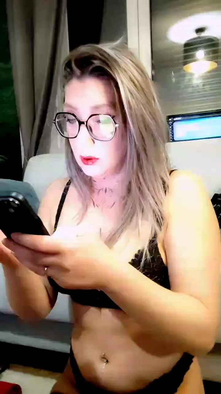 Lalalovehot2 on Cam4 