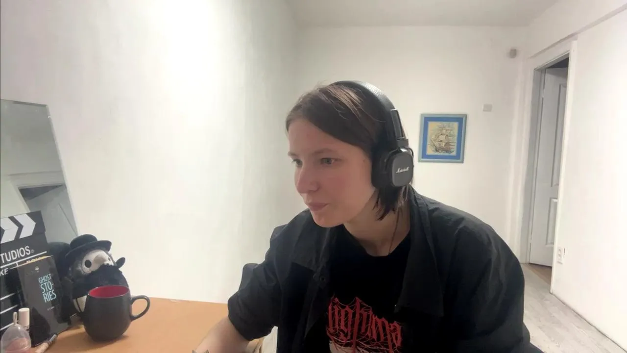 Offline LeanaMielnicki on Cam4