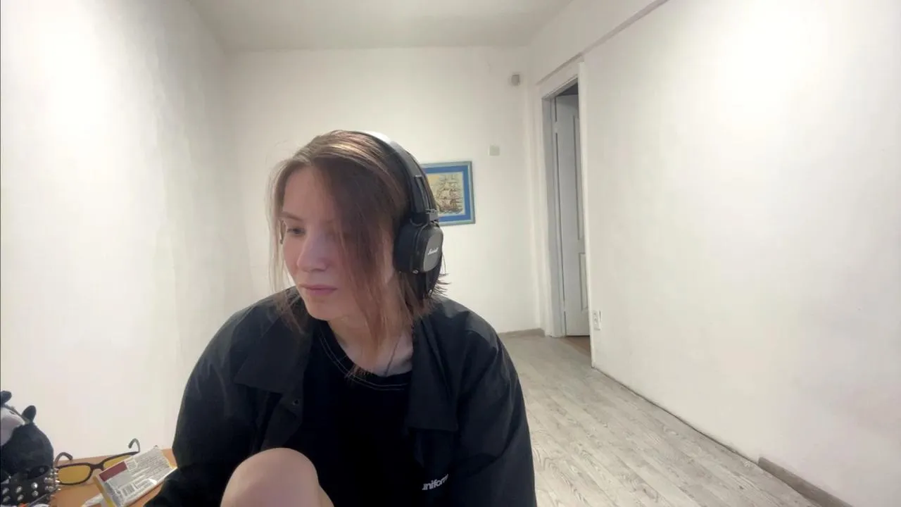 LeanaMielnicki —  #striptease #gamer #ass #cosplay #feet #pornstar #amateur