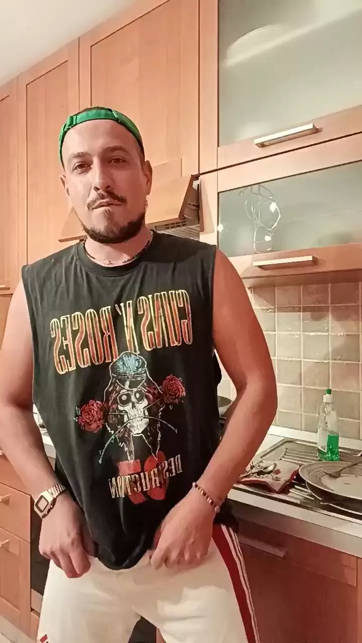 Offline Legolar on Cam4