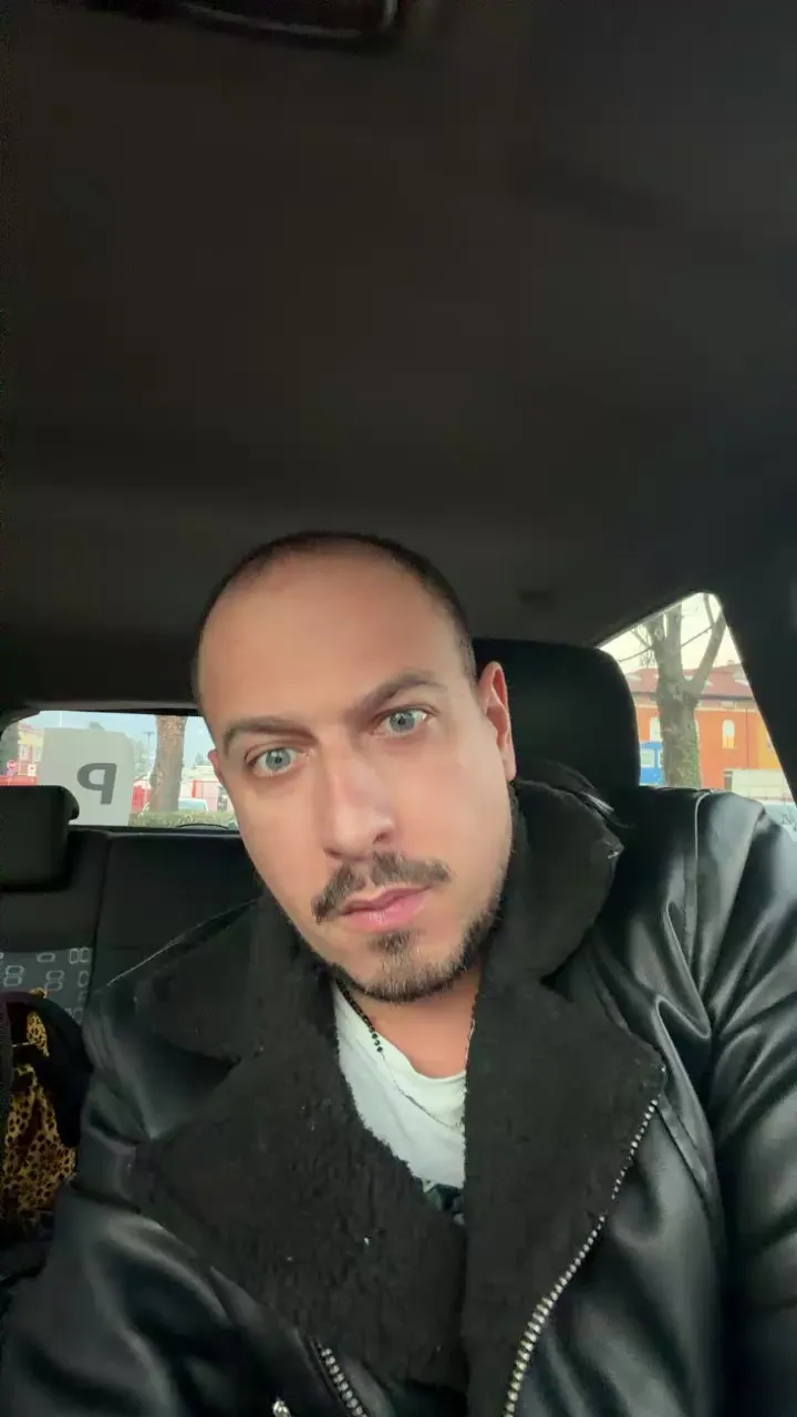 Offline Legolar on Cam4