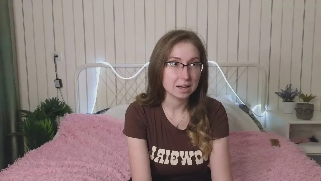 Offline LeighannViereck on Cam4