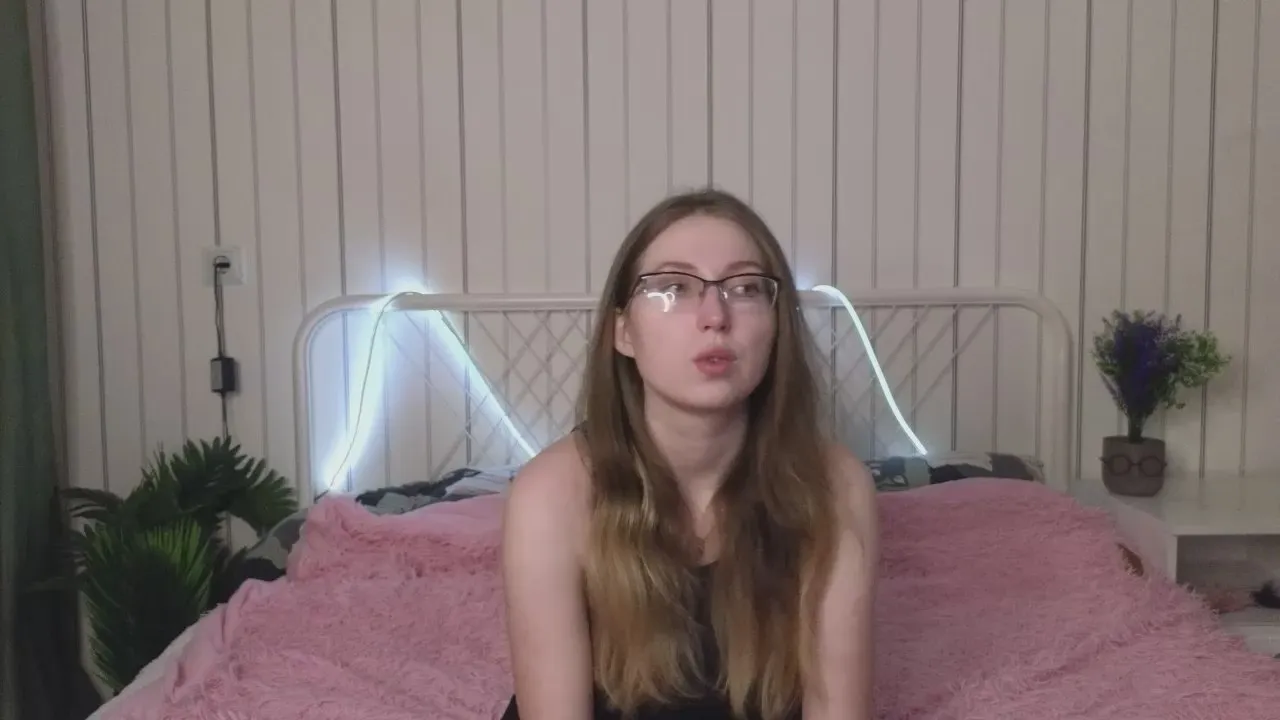 Offline LeighannViereck on Cam4