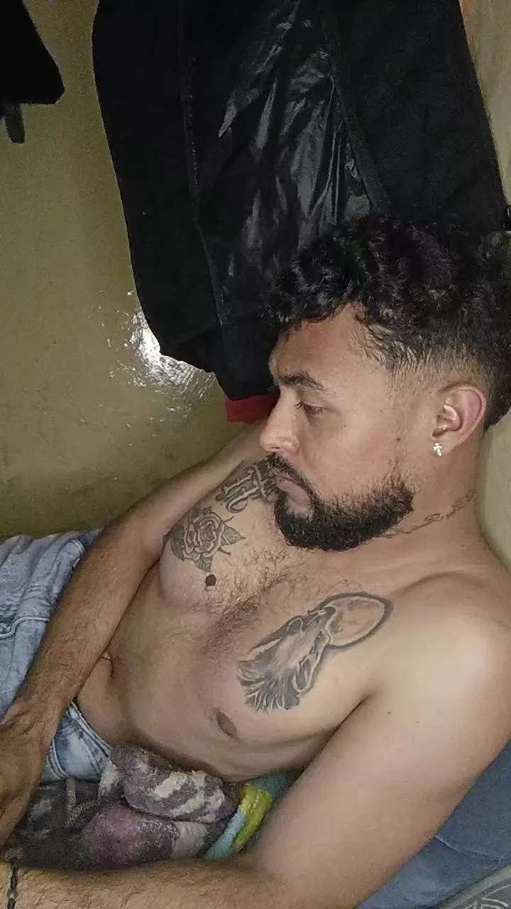 Offline LeonBigCock24 on Cam4