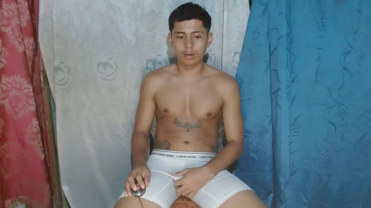 Offline Lil_condor_bby1 on Cam4