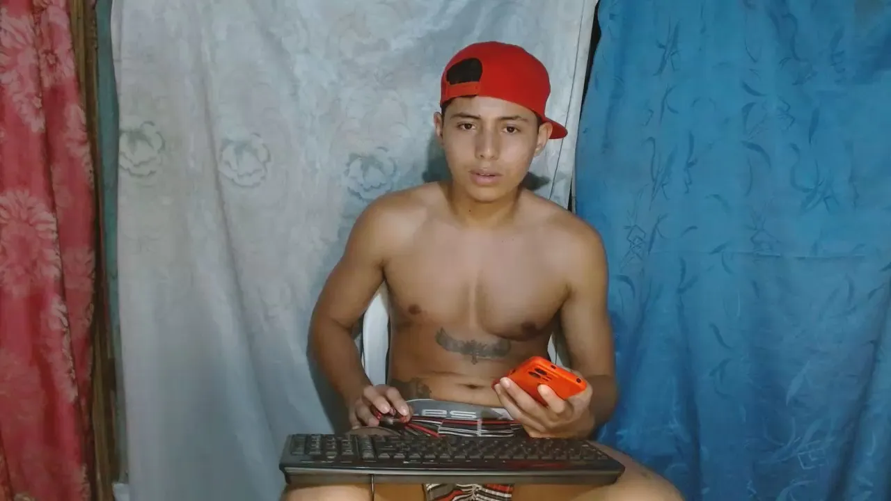 Offline Lil_condor_bby1 on Cam4