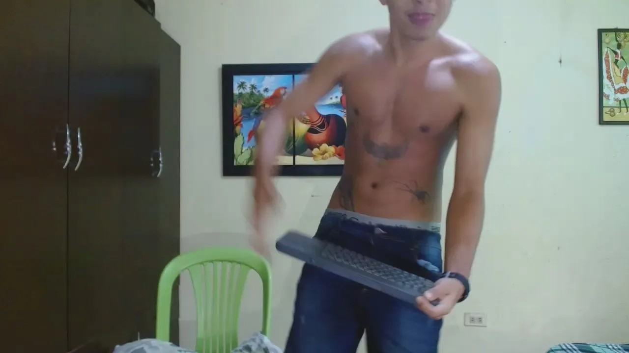 Offline Lil_condor_bby1 on Cam4