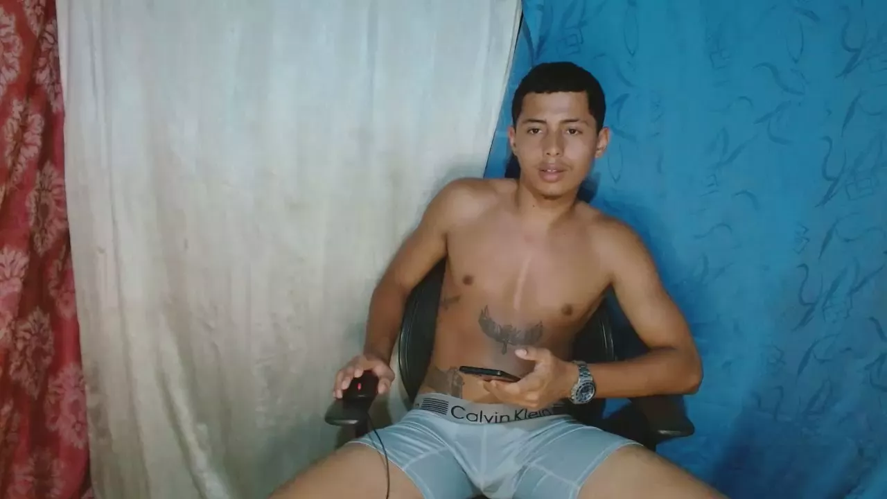 Offline Lil_condor_bby1 on Cam4