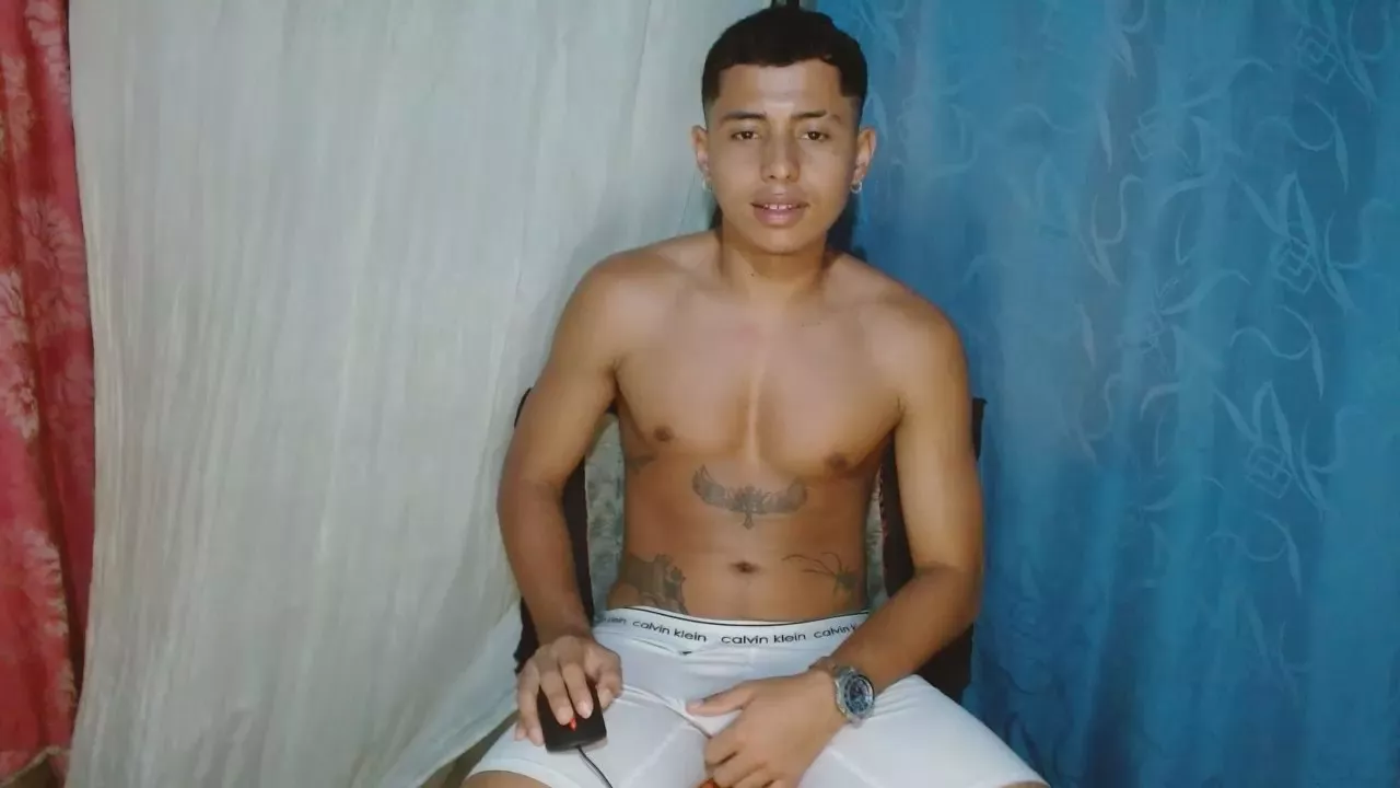 Offline Lil_condor_bby1 on Cam4