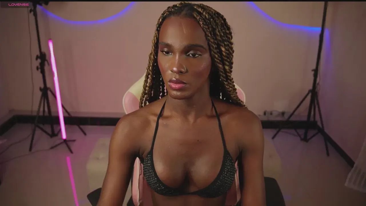 Offline Luana_risque on Cam4