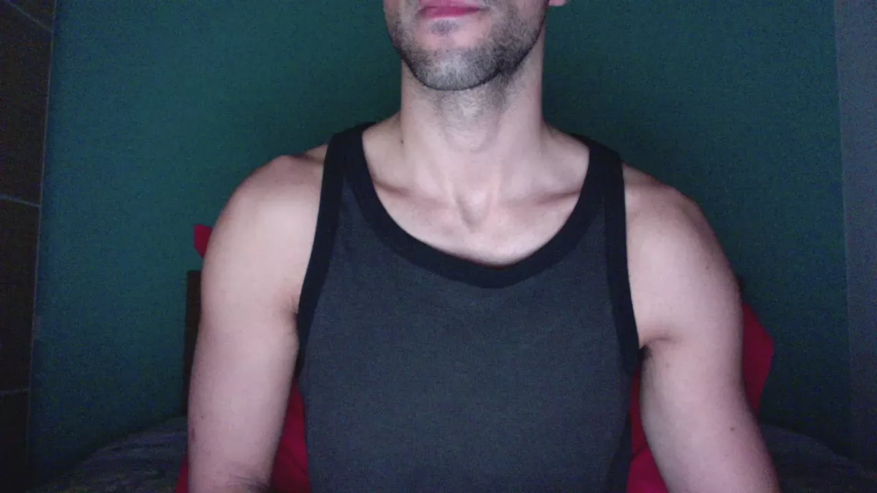 Offline LucaCamIn on Cam4