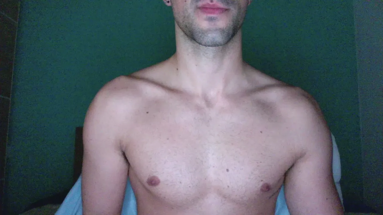 Offline LucaCamIn on Cam4