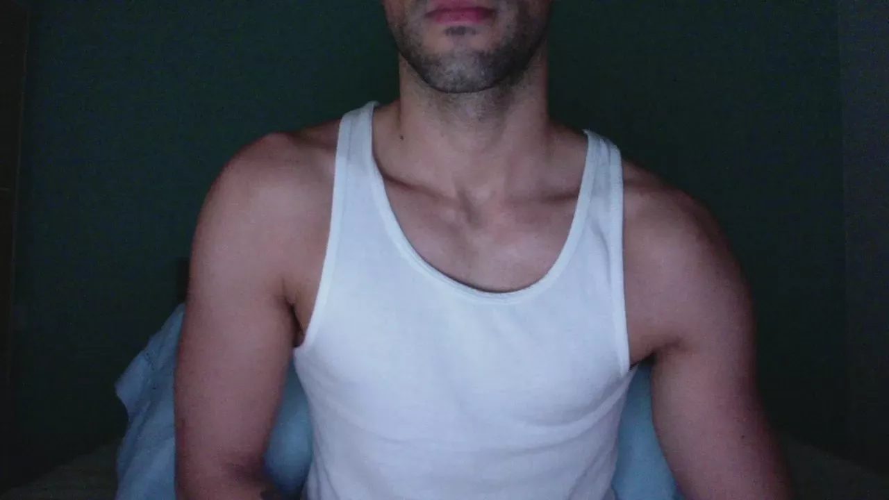 Offline LucaCamIn on Cam4