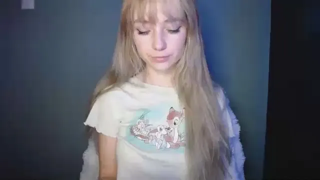 Offline LuciaAdorable on Cam4