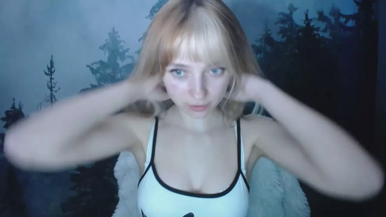 Offline LuciaAdorable on Cam4